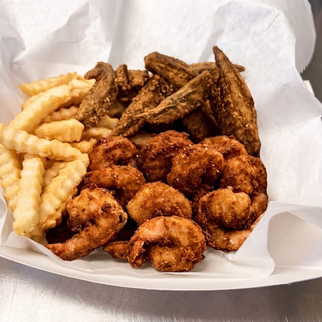 Menufy 3 Wings, 10 Shrimp and Fries.
